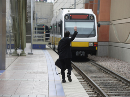 飛び込み自殺は特急列車に限らない ― 大久保駅で目撃した事故から考える、心理状況とは？の画像1