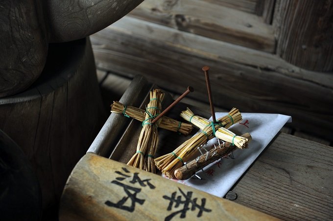 「もう2度行きたくない」釘付けの男根が祀られた異形の神殿！ カリ首、尿道にもびっしり…一体何の呪いか？＝熊本・弓削神社の画像4