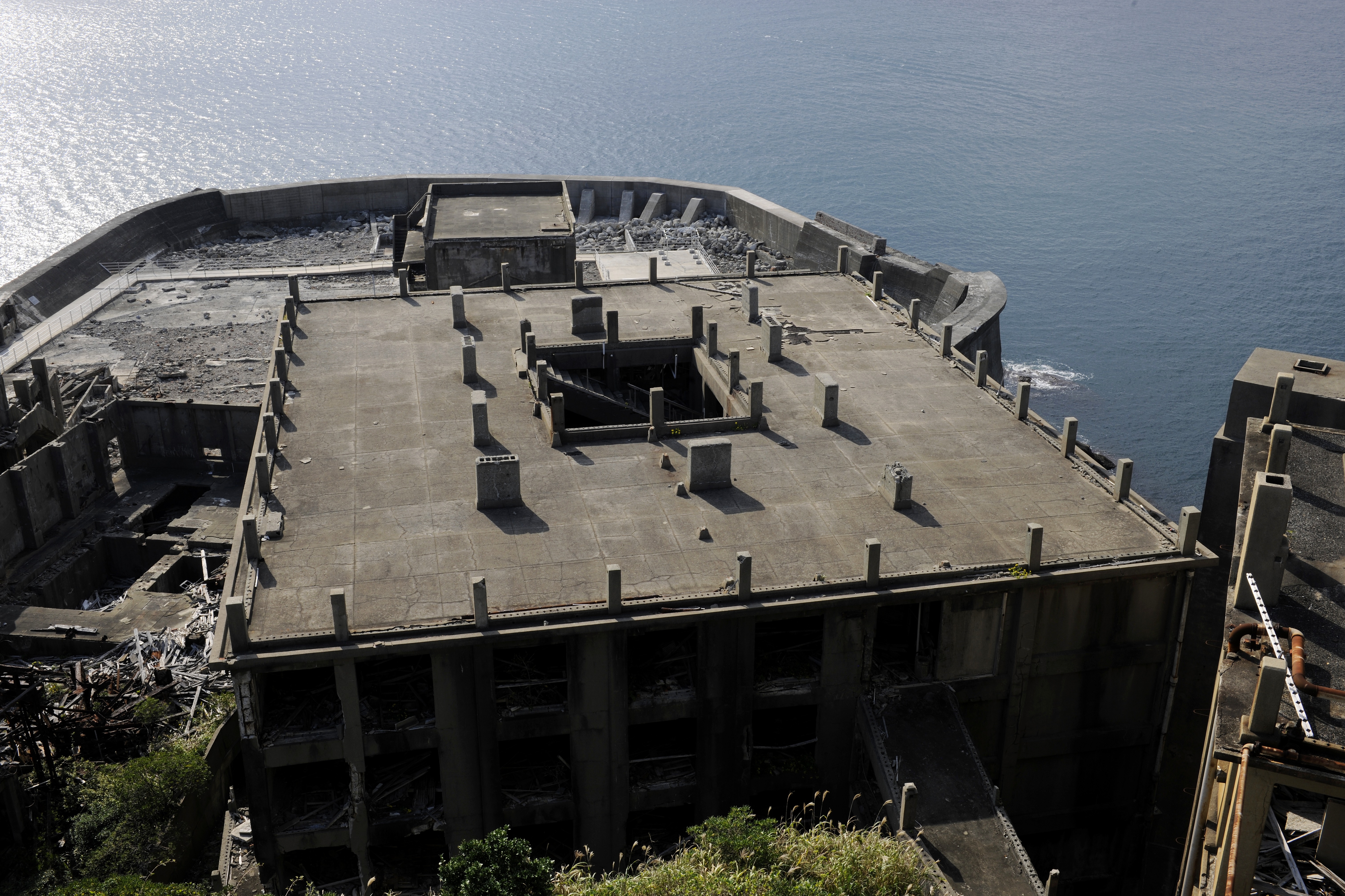 軍艦島に残された炭鉱の遺構 ー　秘境写真家、国内最古のコンクリート建築30号棟に迫るの画像5