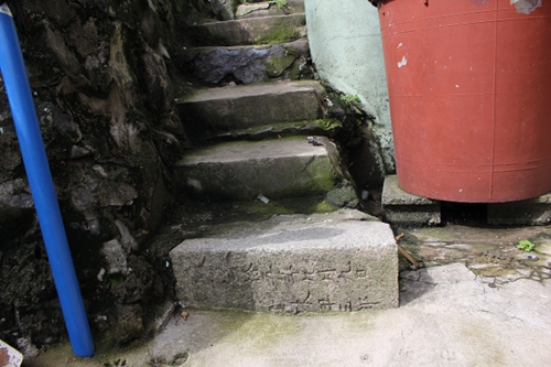 日本人の墓でできた韓国スラム街「タルトンネ」に潜入！  日本人の墓をイメージしたゆるキャラも…！の画像6