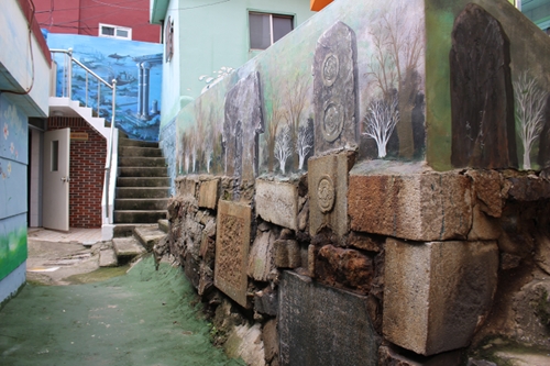 日本人の墓でできた韓国スラム街「タルトンネ」に潜入！  日本人の墓をイメージしたゆるキャラも…！の画像12