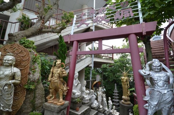 新興宗教、奇祭、刑務所、秘宝館etc...この世のさいはてを巡り続ける珍スポトラベラーが見てきたものの画像5