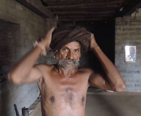 60歳の男ラプンツェル？世界で最も長髪の男の食生活がヤバすぎる！＝インドの画像1