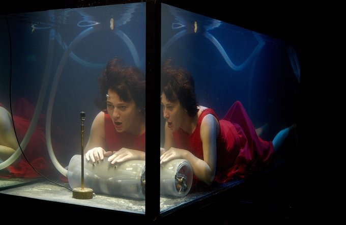 世界初の水中バンド「AquaSonic」がカッコよすぎる！ 構想10年、巨大水槽で5人が演奏する異様なパフォーマンスを見よ！の画像3