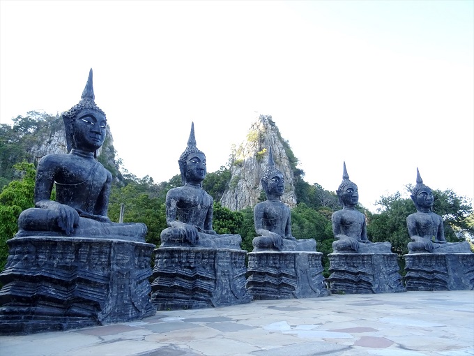 麻薬中毒者がタイ全土から集まる寺院に潜入取材！ ゲーゲー吐かせて浄化するまで全公開！の画像13