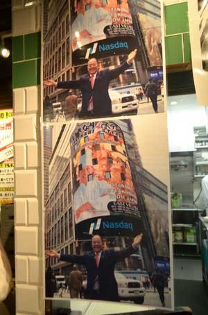 「いきなり！ステーキ」の使い捨て紙エプロンがNYで大流行！ 「売ってほしい」「3ドル払う」ニューヨーカーが懇願する理由とは？の画像5