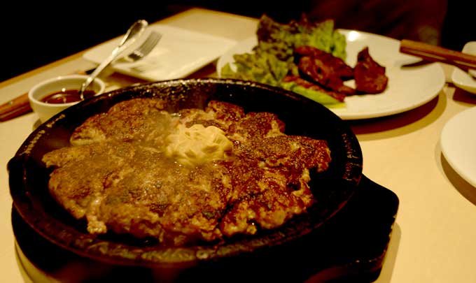 「いきなり！ステーキ」の使い捨て紙エプロンがNYで大流行！ 「売ってほしい」「3ドル払う」ニューヨーカーが懇願する理由とは？の画像10