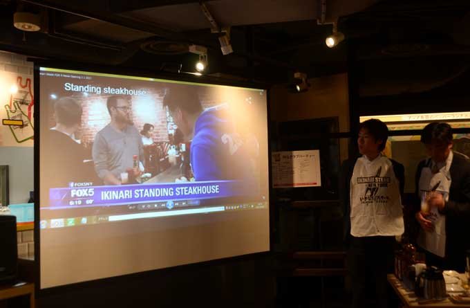 「いきなり！ステーキ」の使い捨て紙エプロンがNYで大流行！ 「売ってほしい」「3ドル払う」ニューヨーカーが懇願する理由とは？の画像3