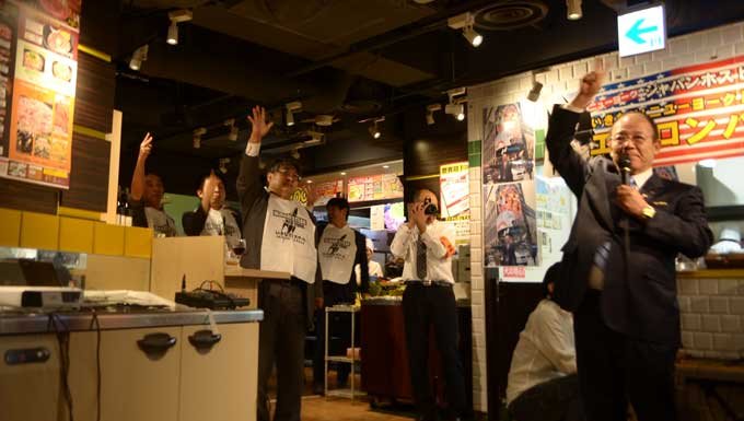 「いきなり！ステーキ」の使い捨て紙エプロンがNYで大流行！ 「売ってほしい」「3ドル払う」ニューヨーカーが懇願する理由とは？の画像19