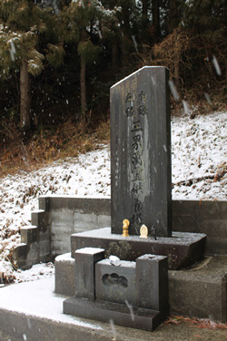 東北被災地で見た幽霊 ― 無人の渋滞、女性の手…霊を鎮めるために建てられた「供養塔」の謎の画像2