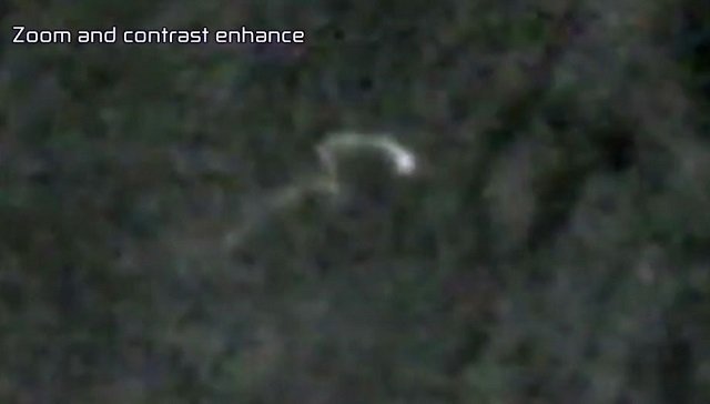 夜空を駆け抜けるドラゴンか!? 白い尾を引きながら勝手気ままに飛び回るUFO「ジョイライダーET」出現？＝英の画像1