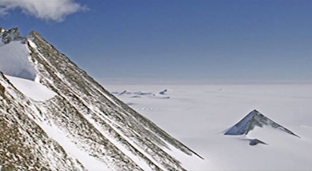 グーグルアースでも確認できる「南極の3大ピラミッド」は人類以外が建設した可能性！ 科学者「1億年前の南極は…」の画像3