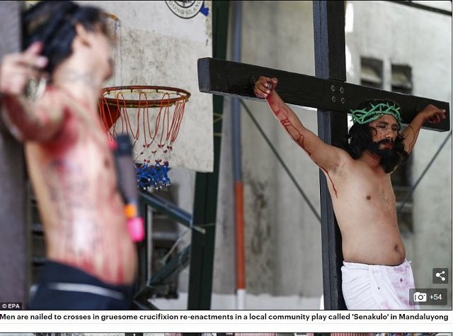 【閲覧注意】キリストの処刑を完全再現する血みどろイースター祭り！ 釘で手足を打ち抜き、皮膚が裂けるまでムチ打ち!!＝フィリピンの画像10