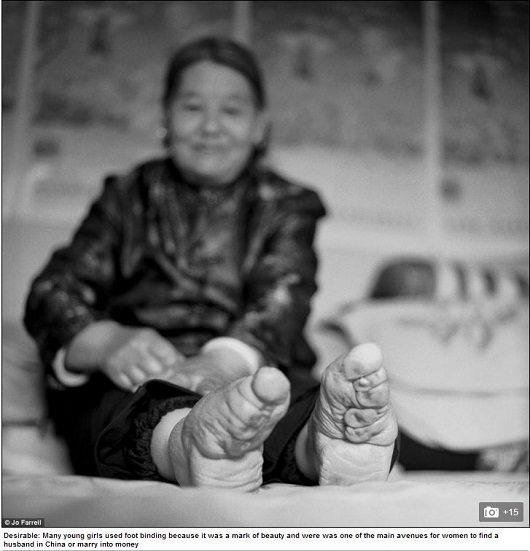 変形したつま先、折り畳まれた指…中国最後の纏足女性が写真集にの画像5