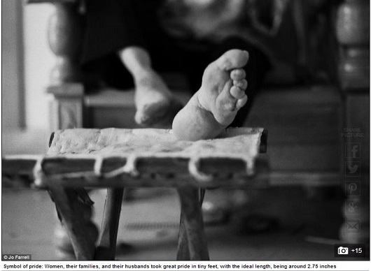 変形したつま先、折り畳まれた指…中国最後の纏足女性が写真集にの画像6