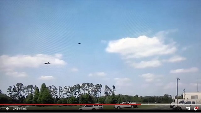 雲を突き破るマッハUFOが旅客機とニアミス！ 前代未聞「断続的ワープ飛行」に騒然！の画像2