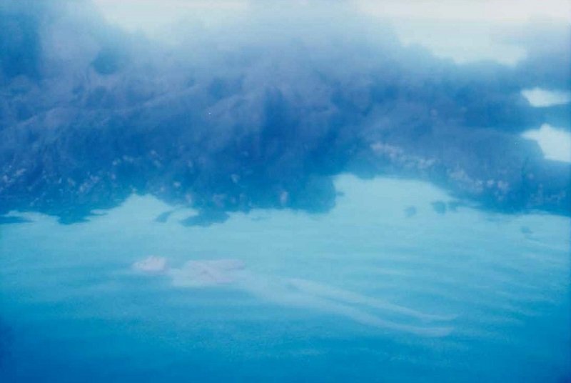 「青」が気になりすぎた写真家が撮った青のすべて ― シュタイナー色彩論にヒントを得た熊谷聖司の写真集が美しすぎる！の画像2