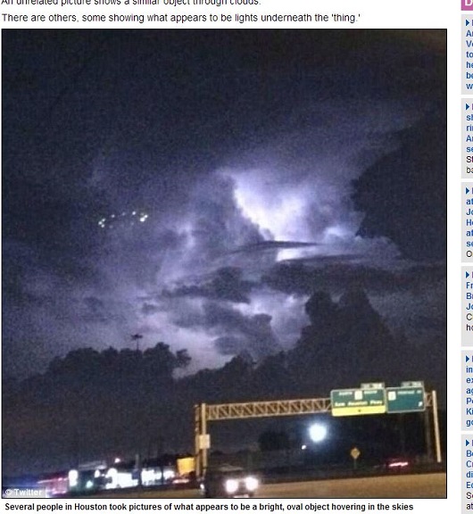 夜空で回転する光るリング！ ネットに投稿される多数のUFO目撃情報！の画像1