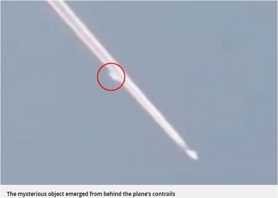 訓練中の戦闘機を追い回し、抜き去った円盤型UFOが激撮される！ 「飛行機雲がない…」やはり米軍は何かを隠している！の画像1