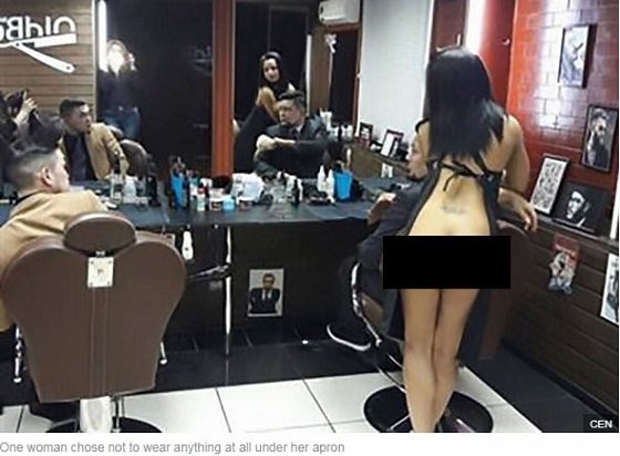 眼球をカミソリで剃って人々の視力を向上させてきた理髪師の驚愕テクニック！ 裸エプロンサービスもの画像5