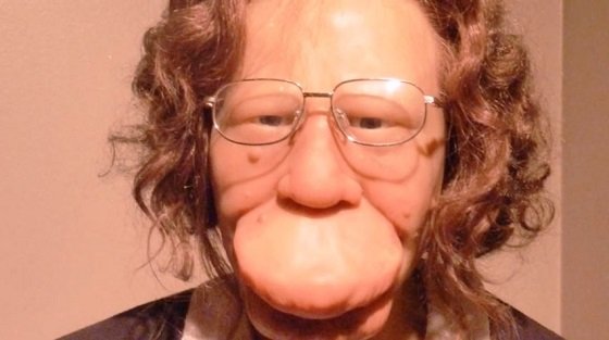 勃起した男性器より巨大な鼻を持つピノキオ男、トーマス・ウェダースの画像2