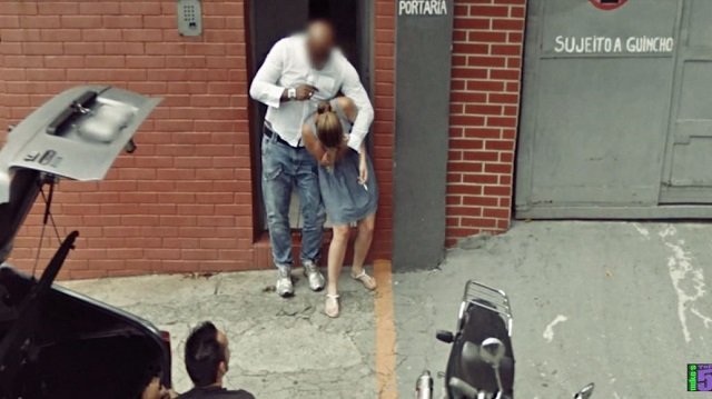 グーグルマップに映り込んだヤバすぎるもの5選！ 誘拐事件の瞬間、謎のブザー、窓際の幽霊…！の画像2