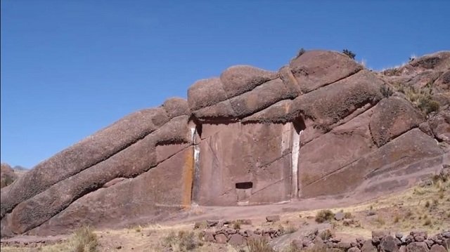 ぺルーの謎巨石「ヘイユマルカ」は神の世界に通じるスターゲイトだった!? 黄金の円盤をはめ込み始動、FBIも言及「異次元エイリアンが…」の画像1