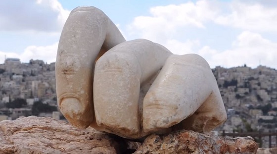 ヨルダンの神殿に残されたヘラクレスの巨大3本指！ 推定体積12メートル巨大オーパーツの謎の画像2