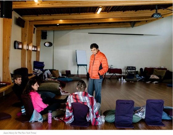 シリコンバレーで伝説的ヒッピー施設「エサレン研究所」が復活！ 全裸セラピー、タントラセックス… IT企業幹部に超人気の実態とは？の画像5