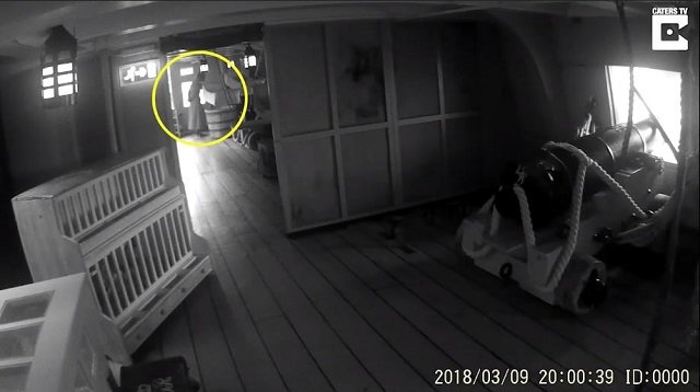 ネルソン提督の幽霊がガチで激撮される！ 誰もいない軍艦に現れた鮮明すぎるゴーストに全英震撼！【衝撃動画】の画像2