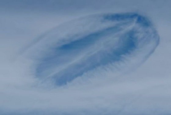 自然現象か、UFOか、HAARPか？ リアル『インデペンデンス・デイ』のような雲が激写される！の画像1