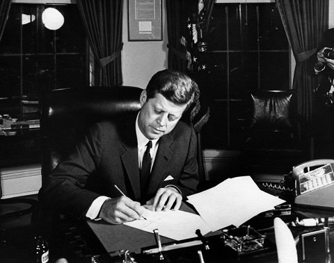 【衝撃】JFKは暗殺10日前に「UFOとエイリアン」を調査していた！ CIA極秘文書で発覚したケネディ最期の依頼とは？の画像1