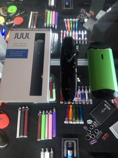 新トレンド「JUULING（ジュールする）」って一体何!? 流行の陰に潜むものとは!? テキサスのお店にも取材！の画像4