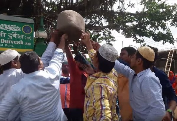 ある呪文を唱えると軽くなる謎の石「シバプールの浮遊石」！ 90キロの重さがゼロに…一体なぜ!? =インドの画像2