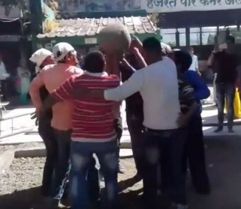 ある呪文を唱えると軽くなる謎の石「シバプールの浮遊石」！ 90キロの重さがゼロに…一体なぜ!? =インドの画像3