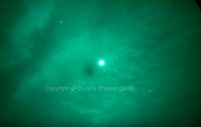 UFOが「大量の小型ドローン」をポコポコ地球に撒き散らす瞬間！ ISSを先導する様子も！＝豪の画像1