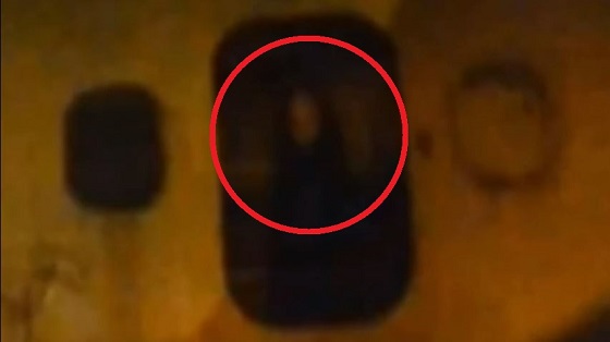 メキシコ・シティ国際空港で超有名な少女の幽霊、ハッキリすぎるほど写真に写りこむ！の画像2