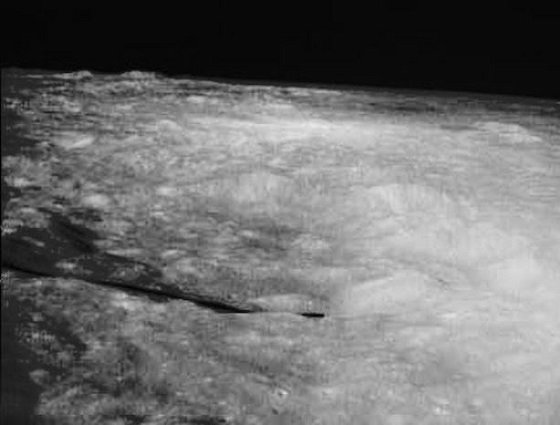 月面に100万年前の「三角形型UFO」が破棄されていた？ 有識者「トランスポーテーション用施設の可能性」の画像1