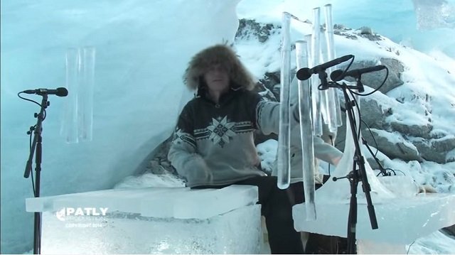 世界でただ1人「氷の音楽家」テリエ・イースングセットの儚く幻想的な音楽がヤバすぎる！ ドラム、トランペット、ホルンまで…！の画像2