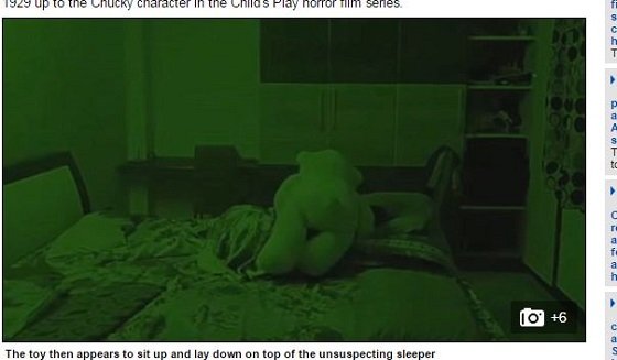 【心霊動画】テディベア、むっくりと起き上がり女児に襲いかかる！ 悪霊のレイプ未遂か？の画像1