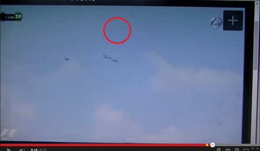 F1オーストリアGP実況カメラが捕らえた白い未確認飛行物体？「TR3-B」なのか？の画像1