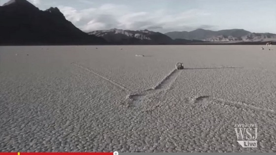 「デスバレーの動く石」の謎に新たな説が浮上！ バクテリアが原因か？の画像3