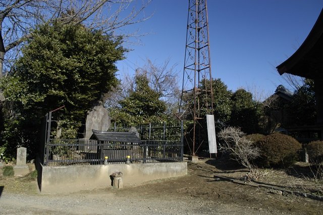 茨城県の「死者の顔が次々と浮かび上がる石碑」を徹底取材！ 古井戸で死んだ少女の霊か… 霊障の危険も！の画像1