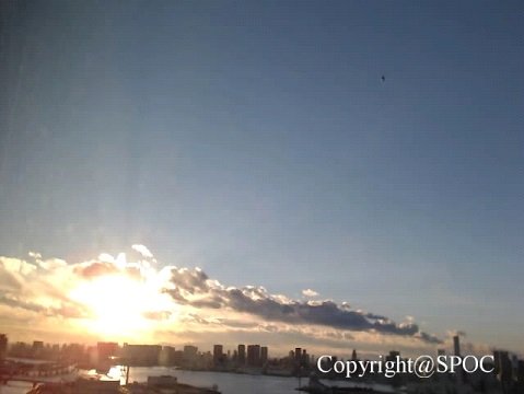 東京湾に現れた驚異の「紡錘形UFO」を激写！ ダークグレイ金属質の不思議な形状に驚愕・徹底検証！の画像3