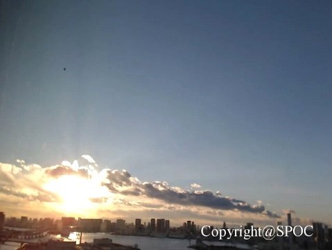 東京湾に現れた驚異の「紡錘形UFO」を激写！ ダークグレイ金属質の不思議な形状に驚愕・徹底検証！の画像7