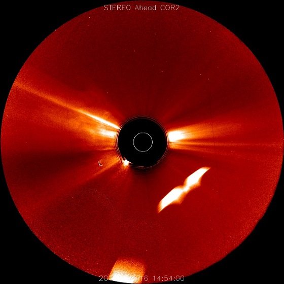 太陽付近を飛行するメーヴェ型UFOをNASAが激写！ 伝説の「翼を持つ太陽」現象発生、これは太陽の従者なのか!?の画像1