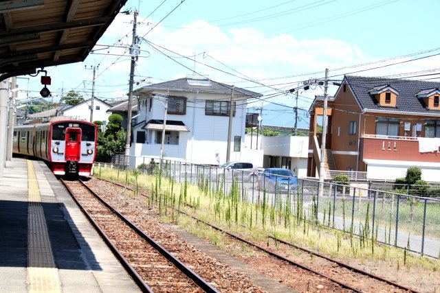 線路をスカートと足だけの幽霊が…！ 熊本・豊肥本線、事故多発の踏切の謎【鉄道怪談】の画像1