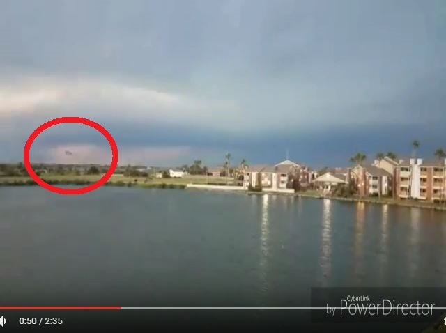 雷鳴とともに現れた3機のUFOに衝撃、目撃者多数！ 雲の中に無数に隠れていた可能性も＝米テキサスの画像1