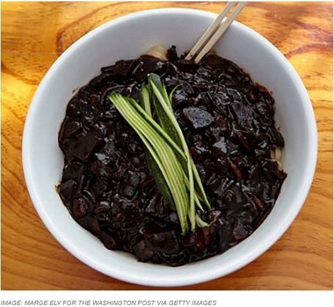 日本だけじゃない！ 死んだ鳥、 黒い食べ物、108の花…世界の奇妙なバレンタインのしきたり7つ！の画像1