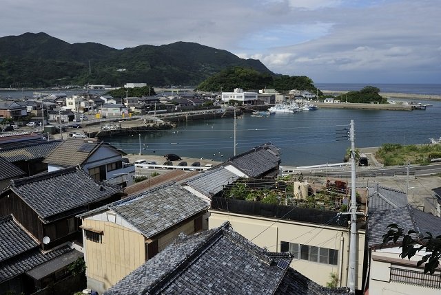 【長崎県の奇祭】男たちがガチで殴りあう「ケンカ祭り」が壮絶すぎる！ 顔面ボコボコ…飛び蹴りも！の画像1